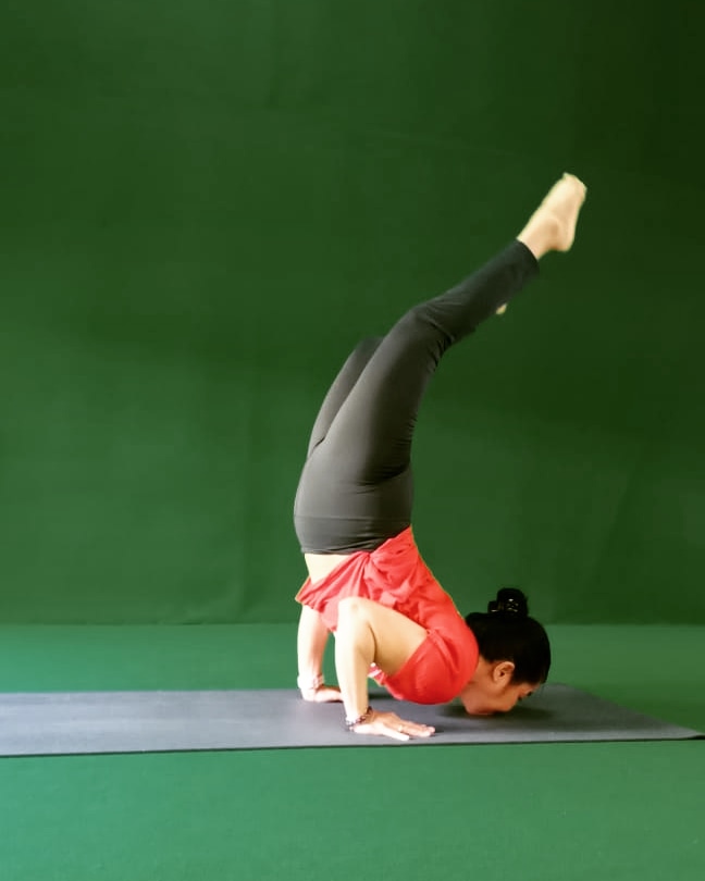Andi Indrawati: Perjalanan Tak Terduga Menjadi Guru Yoga di Kaori Yoga Studio
