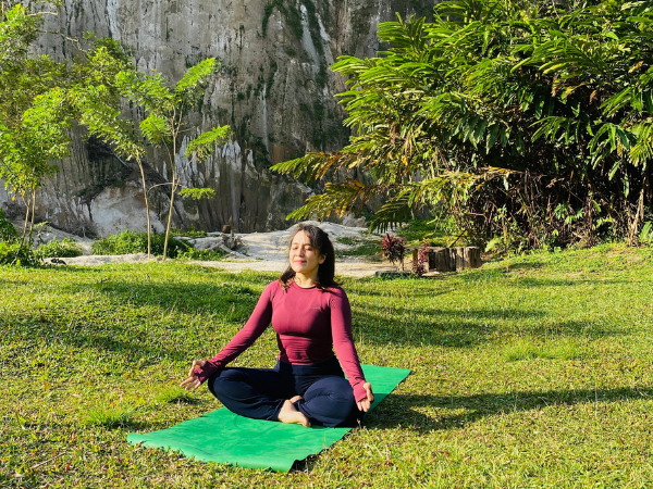 image article Dari Karate ke Matras Yoga: Miss Yeni dan Perjalanan Menemukan Keseimbangan Hidup