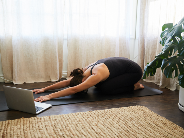 Cara Melakukan Child Pose (Balasana) dan Manfaatnya untuk Tubuh